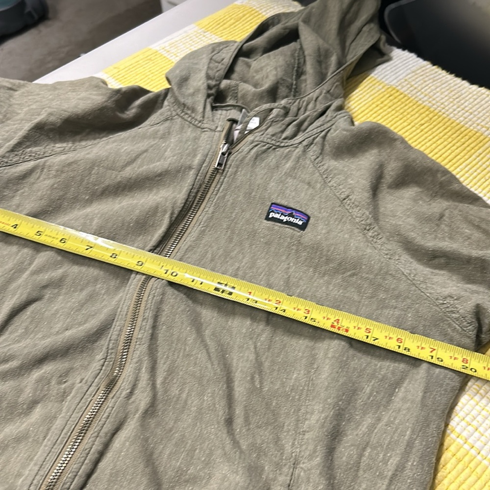 Patagonia Women's Olive Green Full-Zip Hoodie Sweater - Picture 9 of 10
